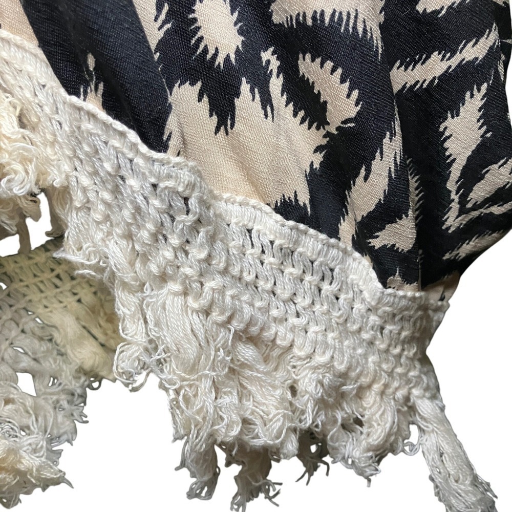 Hershe Women's Black and Beige Patterned Kimono With Crochet Fringe - Size L - Picture 2 of 8